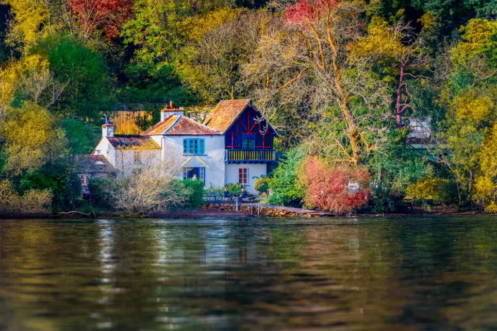 en_cumbria - en_cumbria_lake district_lake windermere_haus blau_herbst resize