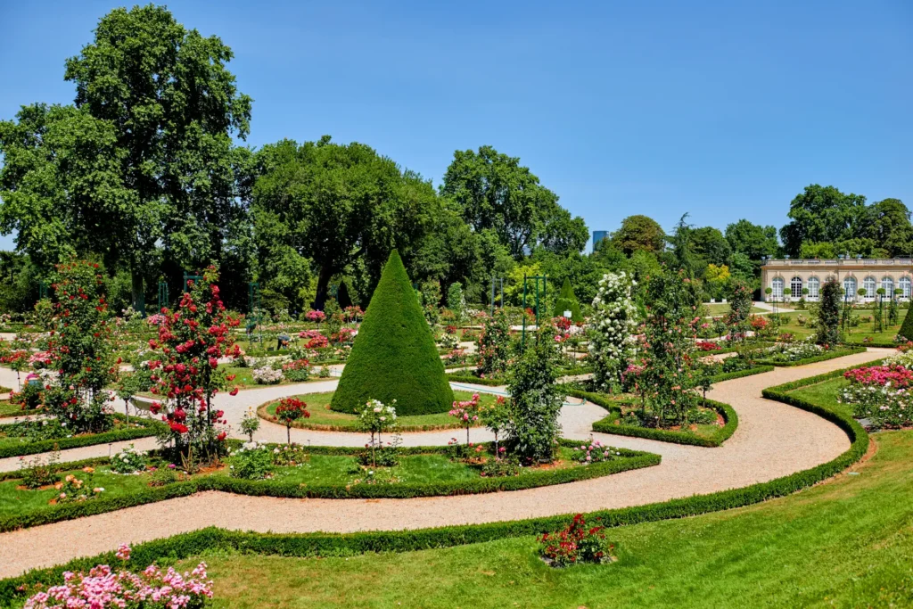 fr_ile-de-france - fr_paris_parc de bagatelle_roseraie resize