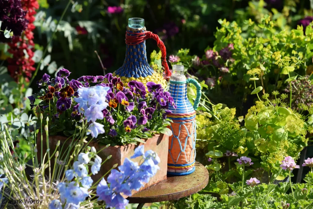 en_chelsea-flower - en_london_chelsea flower show_tisch_flaschen resize