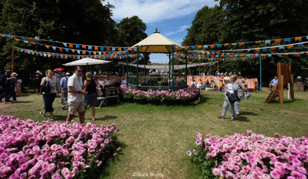 en_london - en_london_hampton court flower show resize