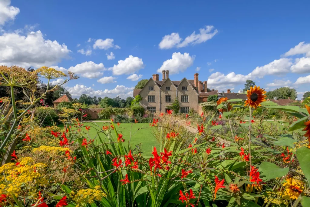 en_midlands - en_midlands_warwickshire_packwood house resize 1