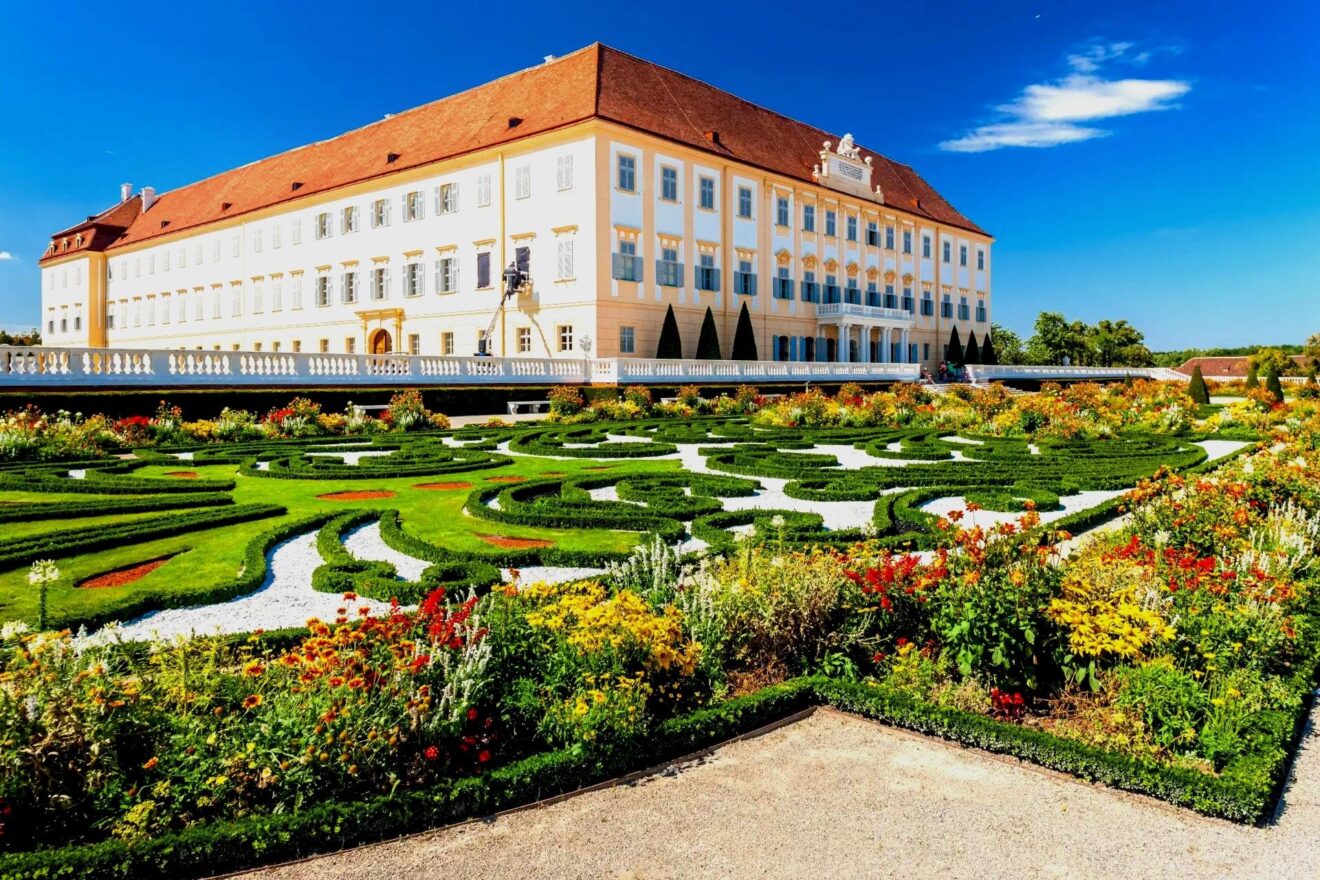 fallback - at_wien_schloss hof resize