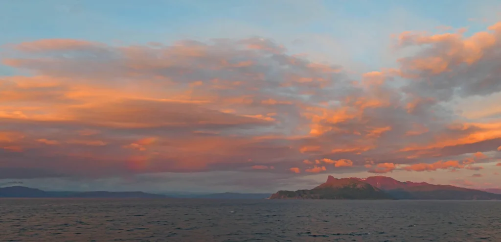 no_nordkap - no_praechtiger sonnenuntergang an kueste